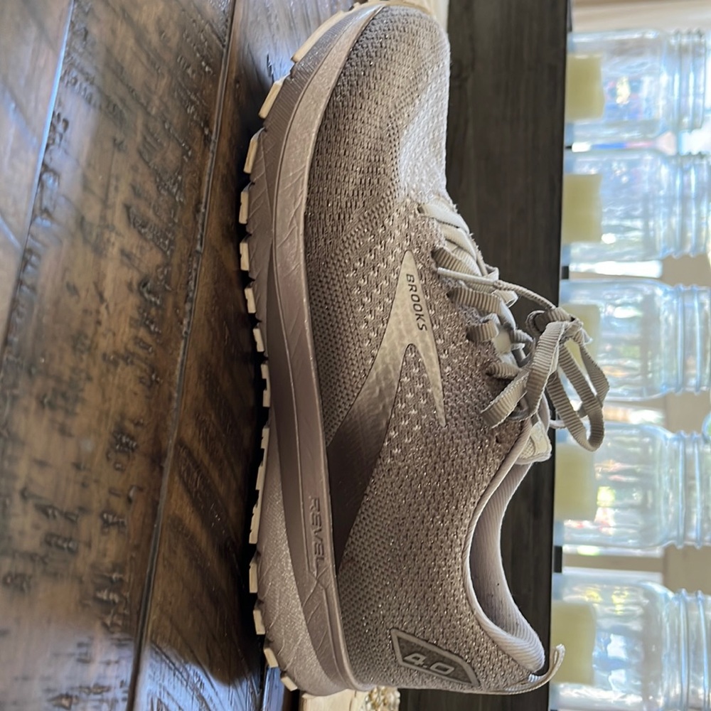 Women’s brooks revel size 7